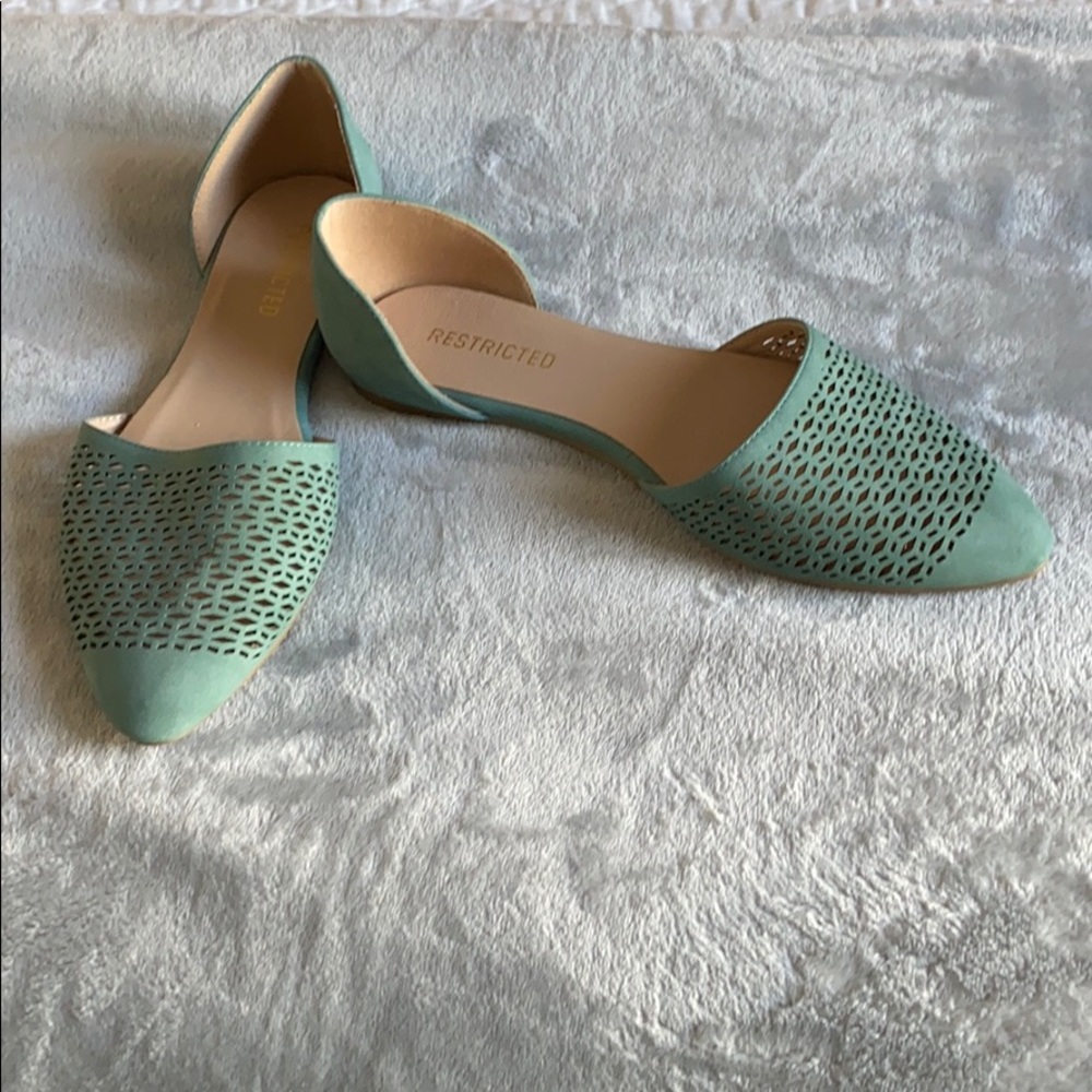 NWOT beautiful light teal/blue green flats.
